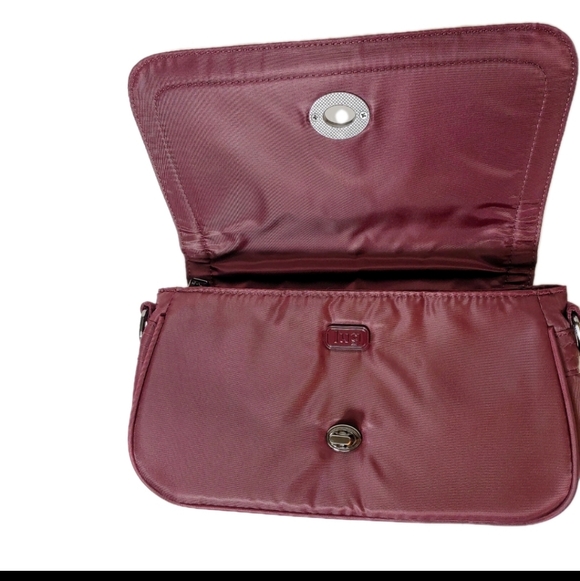 Lug Allegro NWOT Quilted Burgendy Crossbody Bag Outdoor Athleisure Travel Boho - Picture 8 of 16